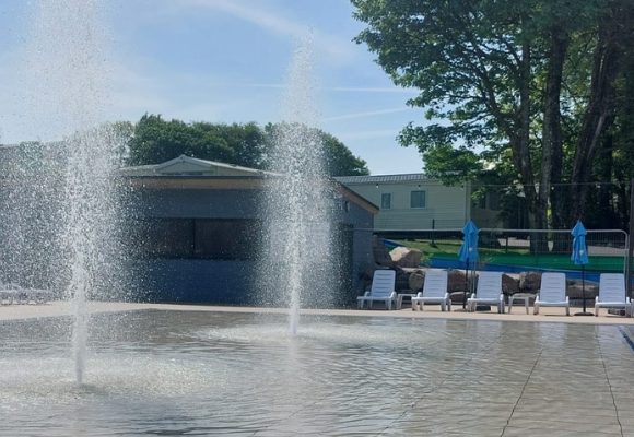 Beweegbare bodem met fonteinen voor buitenzwembad